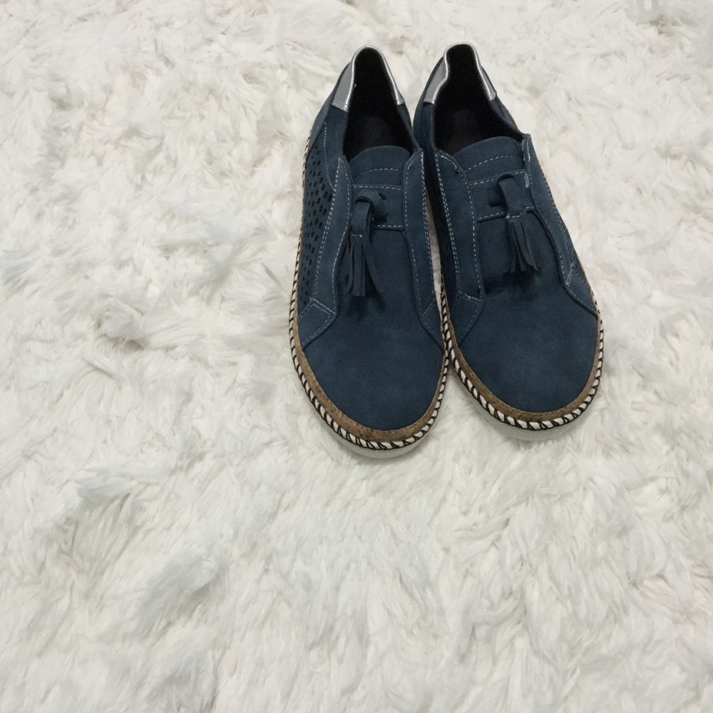 Casual Blue Sneakers - Picture 3 of 5